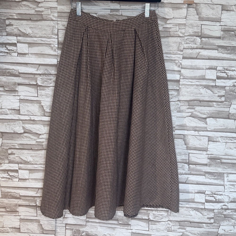 EMERY ROSE vintage-style brown and tan houndstooth pleated midi skirt